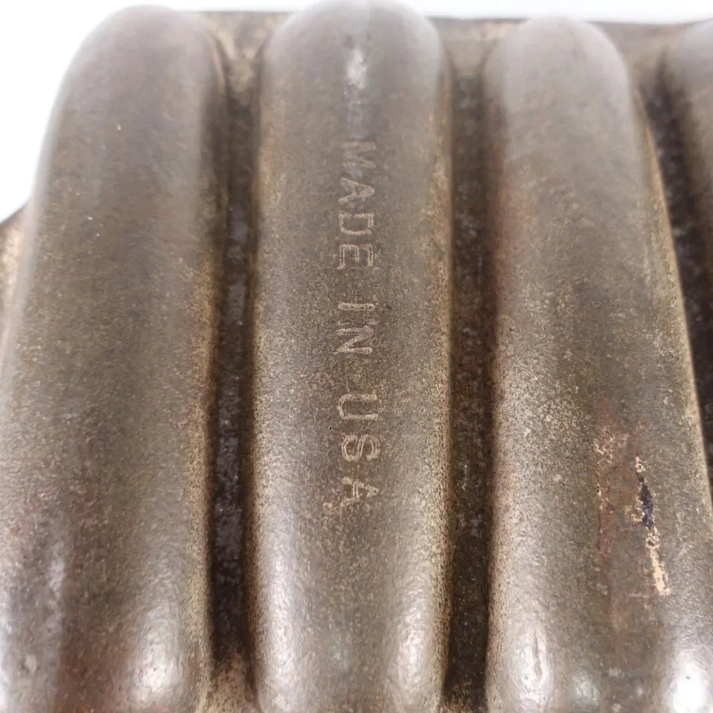 Vintage Cast Iron Corn Stick Pan 7 Ear Cornbread Mold Marked D Made in USA